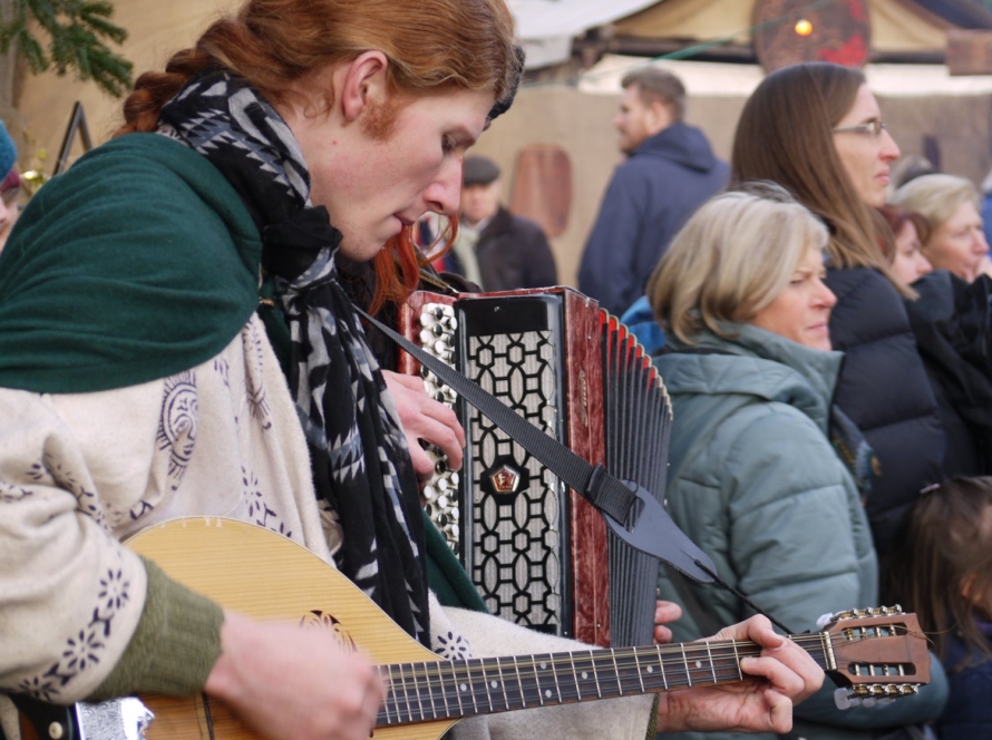 Die Geschichte des Mittelalterlichen Weihnachtsmarkts: Von den Anfängen bis heute